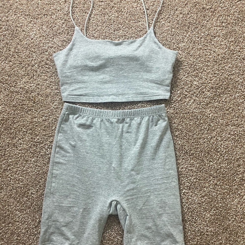Gray Two Piece Set. - Picture 3 of 7